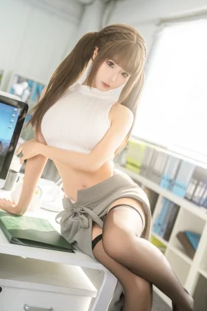 《四月T3订阅《工作时间》》｜蠢沫沫 · 98张写真