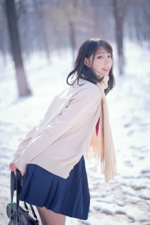 《雪景jk》｜周叽是可爱兔兔 · 15张写真