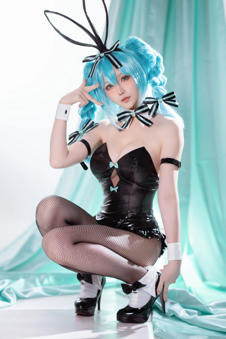 《2025年5月计划C 初音未来兔女郎》｜星之迟迟 · 44张写真、1 个视频