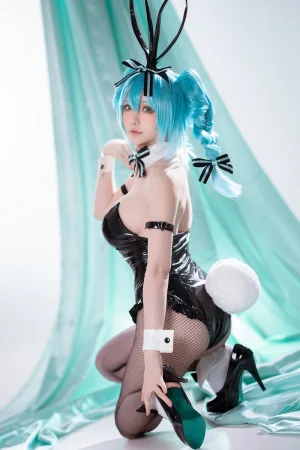 《2025年5月计划C 初音未来兔女郎》｜星之迟迟 · 44张写真、1 个视频