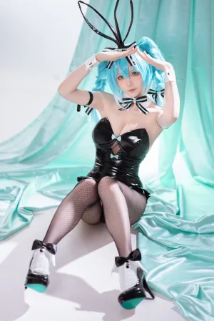 《2025年5月计划C 初音未来兔女郎》｜星之迟迟 · 44张写真、1 个视频