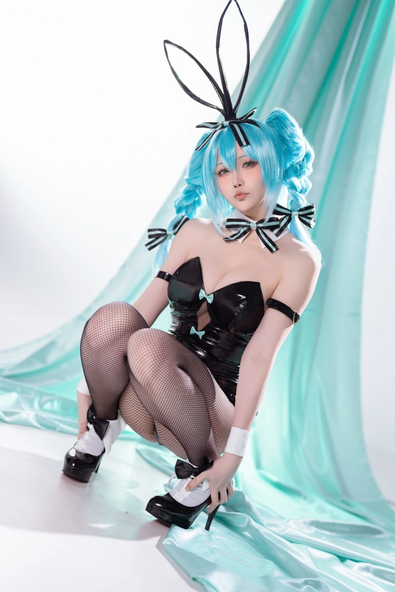 《2025年5月计划C 初音未来兔女郎》｜星之迟迟 · 44张写真、1 个视频