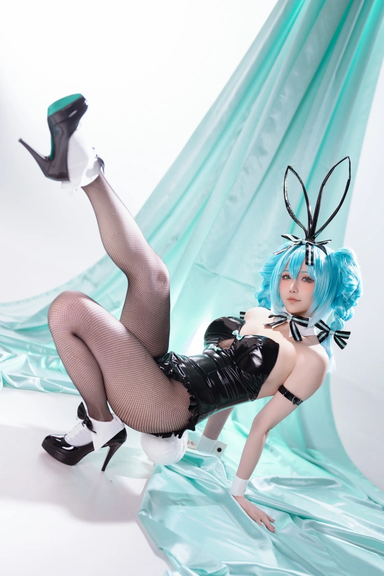 《2025年5月计划C 初音未来兔女郎》｜星之迟迟 · 44张写真、1 个视频