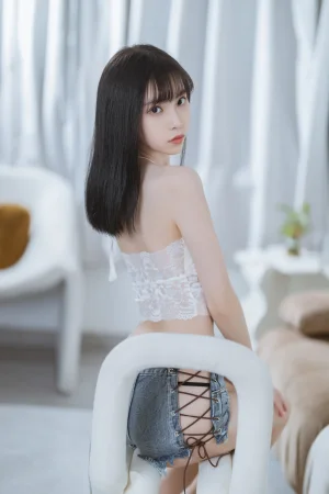 《纯欲吊带》｜许岚 · 40张写真