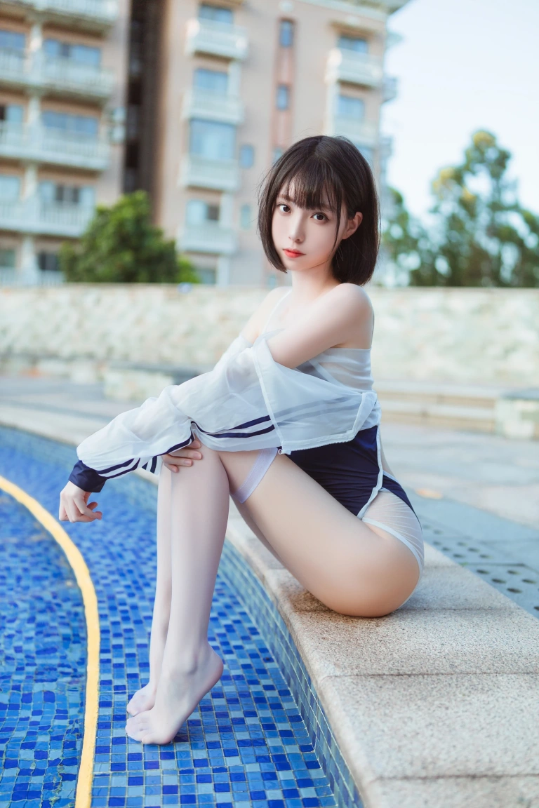 《泳池竞泳》｜许岚 · 40张写真