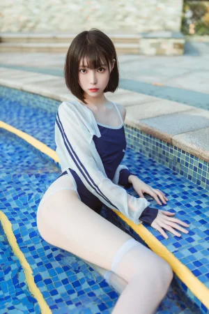 《泳池竞泳》｜许岚 · 40张写真