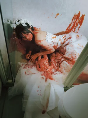 《血婚纱》｜蠢沫沫 · 11张写真