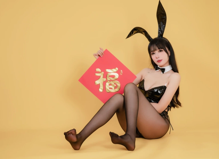 《NO.33 – 新春福兔 黑兔女郎》｜轩萧学姐 · 20张写真