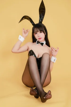 《NO.33 – 新春福兔 黑兔女郎》｜轩萧学姐 · 20张写真