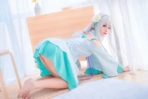 《绿睡衣》｜蠢沫沫 · 40张写真