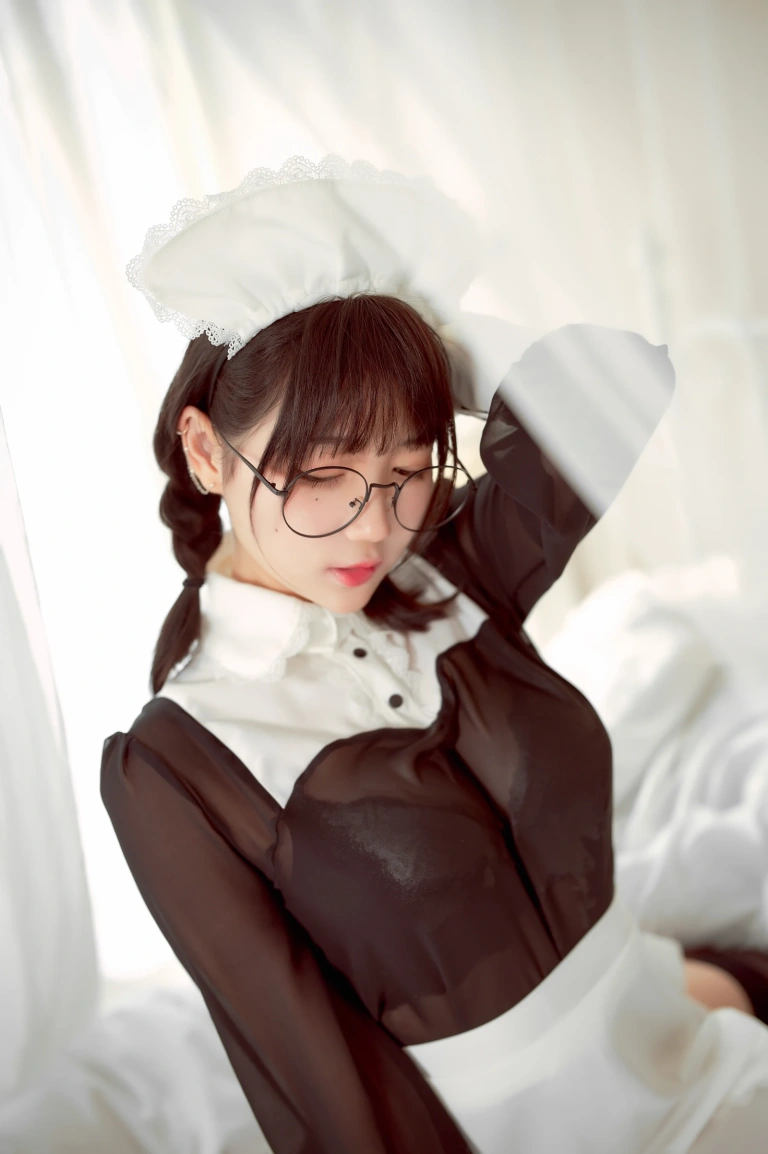 《眼镜女仆》｜周叽是可爱兔兔 · 36张写真、3 个视频