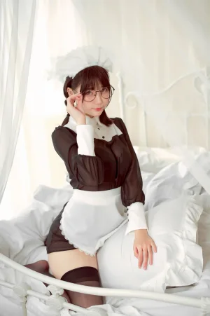 《眼镜女仆》｜周叽是可爱兔兔 · 36张写真、3 个视频