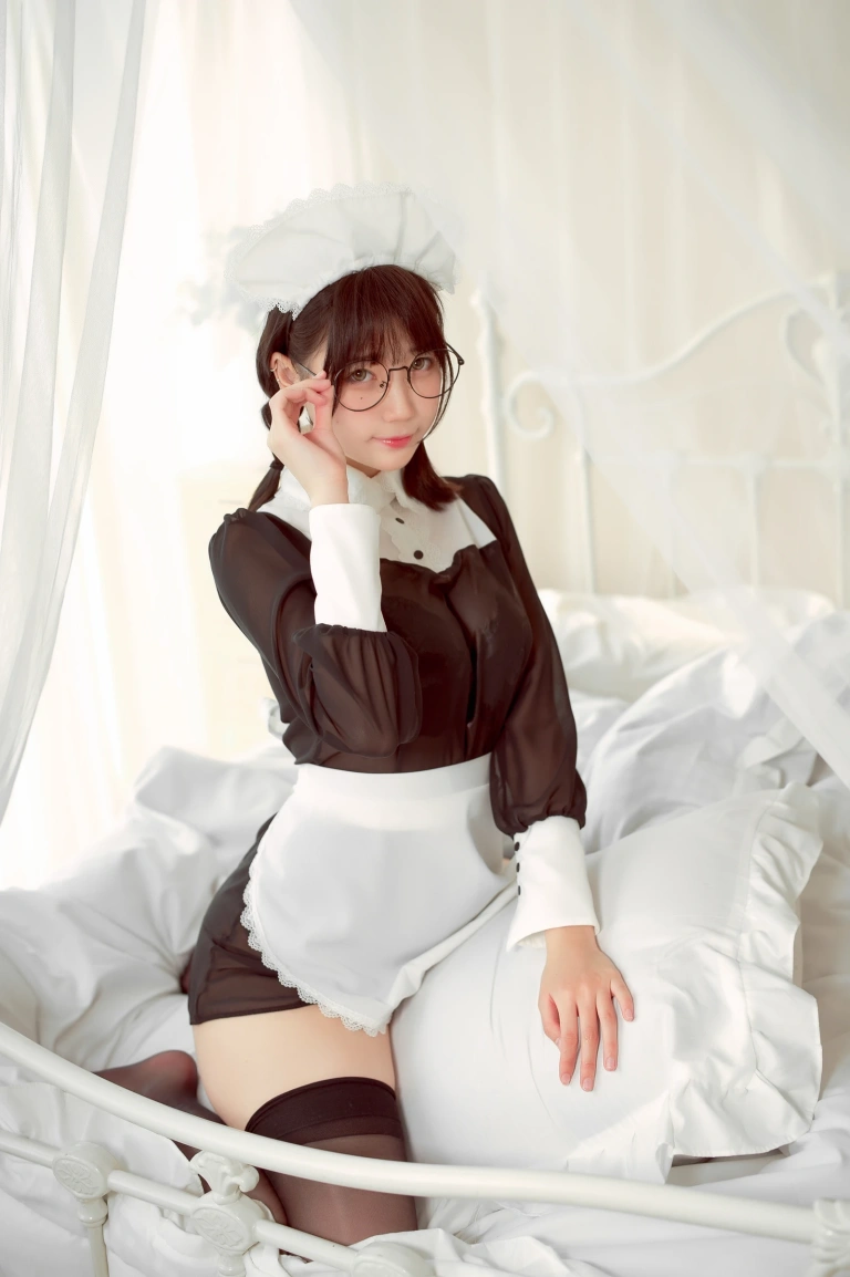 《眼镜女仆》｜周叽是可爱兔兔 · 36张写真、3 个视频