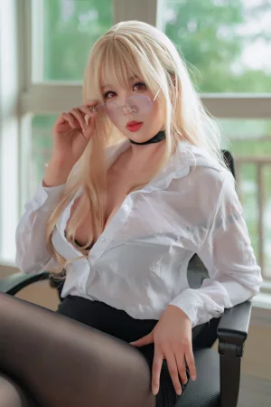 《NO.36 – 怨仇》｜轩萧学姐 · 80张写真、2 个视频