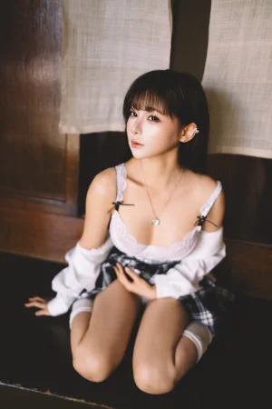 《JK》｜蠢沫沫 · 32张写真