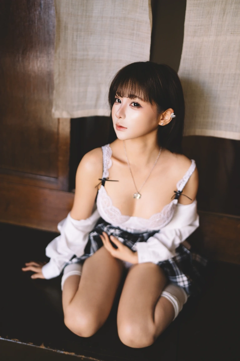 《JK》｜蠢沫沫 · 32张写真