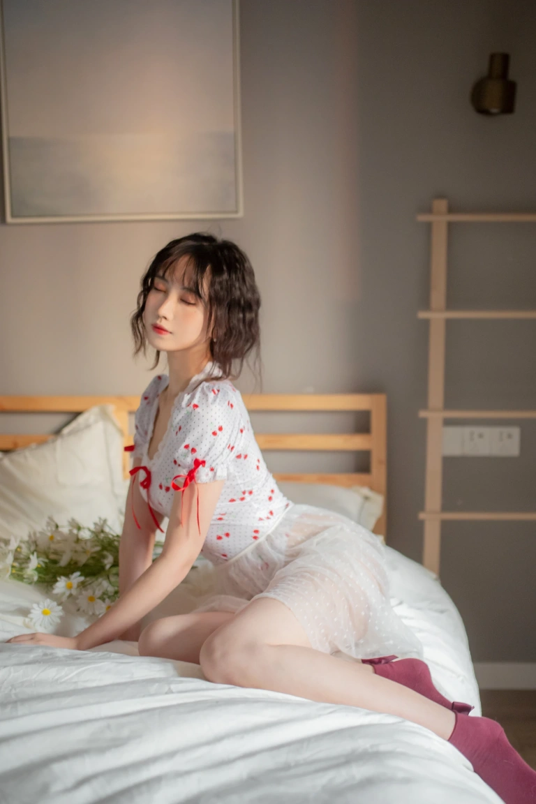 《红玫瑰》｜念雪 · 32张写真