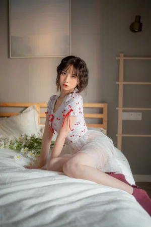 《红玫瑰》｜念雪 · 32张写真