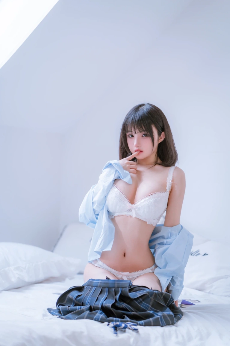 《jk之居家》｜桜井宁宁 · 65张写真