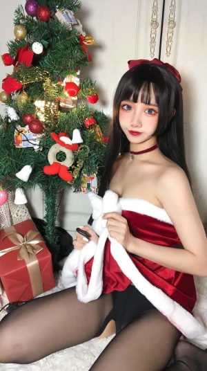 《圣诞 黑丝》｜果咩酱 · 28张写真、3 个视频
