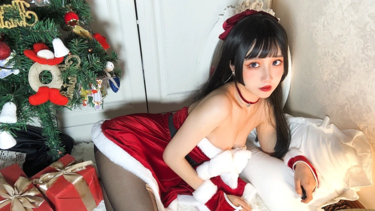 《圣诞 黑丝》｜果咩酱 · 28张写真、3 个视频