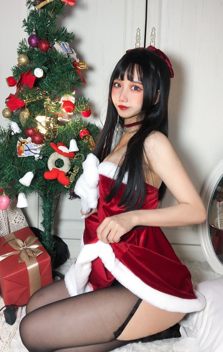 《圣诞 黑丝》｜果咩酱 · 28张写真、3 个视频