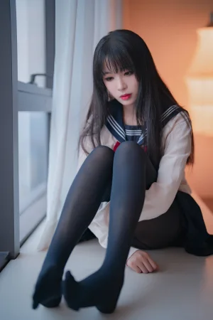 《NO.45 – 厚裤袜JK》｜轩萧学姐 · 44张写真