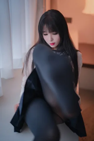 《NO.45 – 厚裤袜JK》｜轩萧学姐 · 44张写真