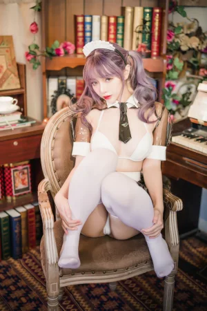 《透明皮衣女仆》｜雯仔不讲道理 · 18张写真