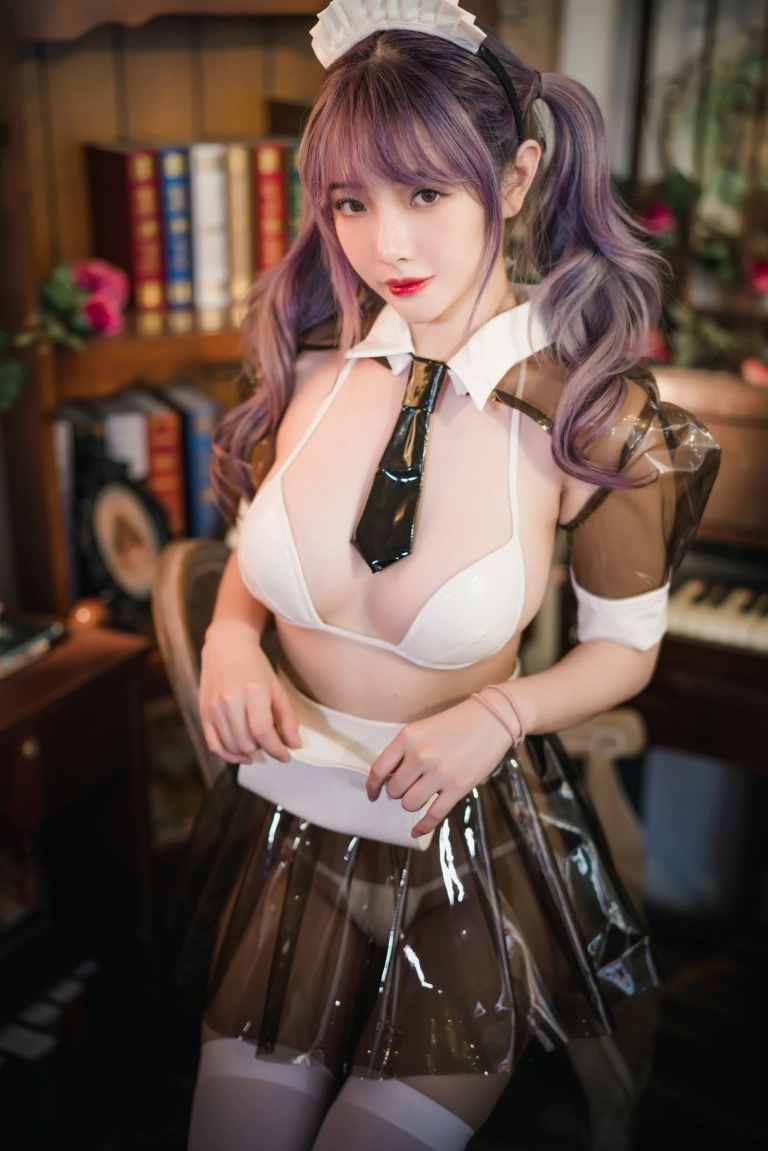 《透明皮衣女仆》｜雯仔不讲道理 · 18张写真