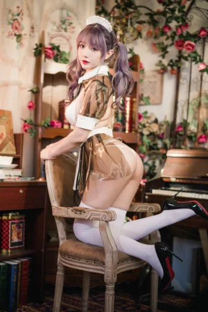 《透明皮衣女仆》｜雯仔不讲道理 · 18张写真