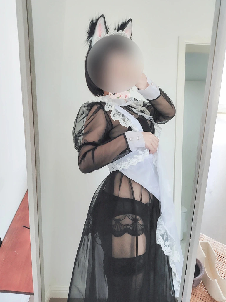 《透明女仆自拍》｜蠢沫沫 · 42张写真