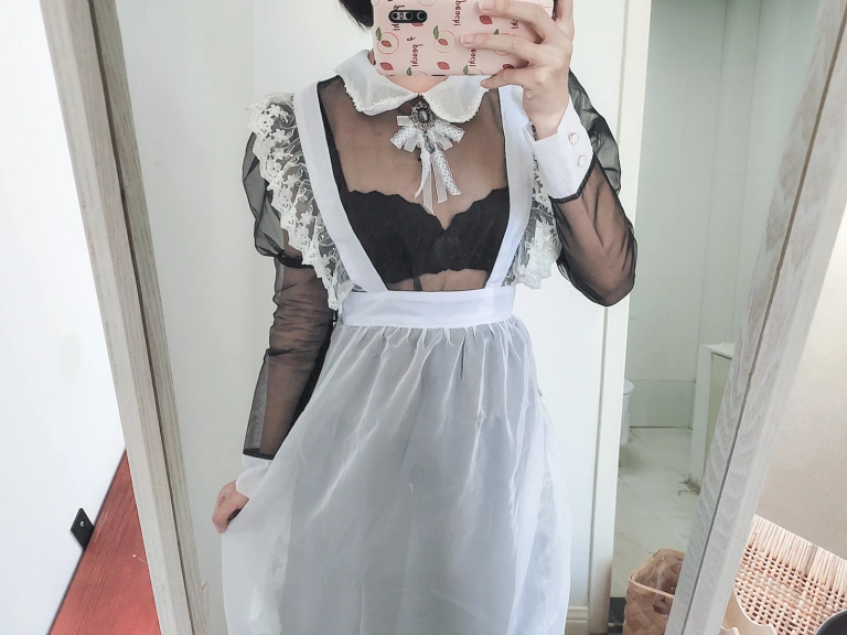《透明女仆自拍》｜蠢沫沫 · 42张写真