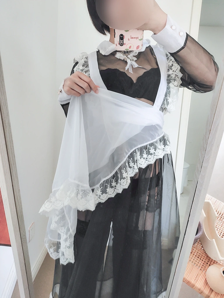 《透明女仆自拍》｜蠢沫沫 · 42张写真