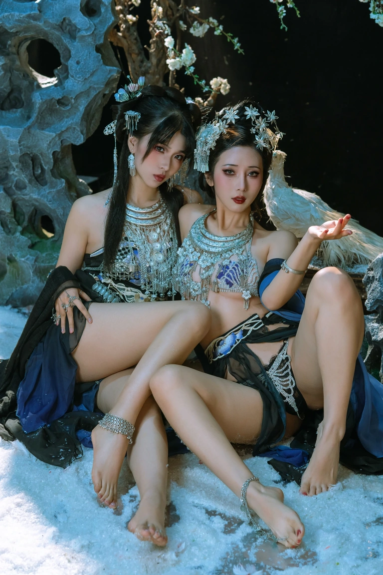 《NO.56 – 苗疆少女》｜轩萧学姐&奶桃桃 · 24张写真、1 个视频