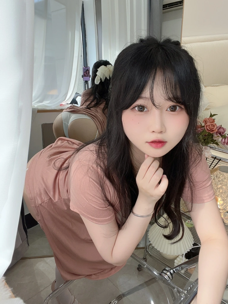 《人妻》｜依酱 · 31张写真、4 个视频