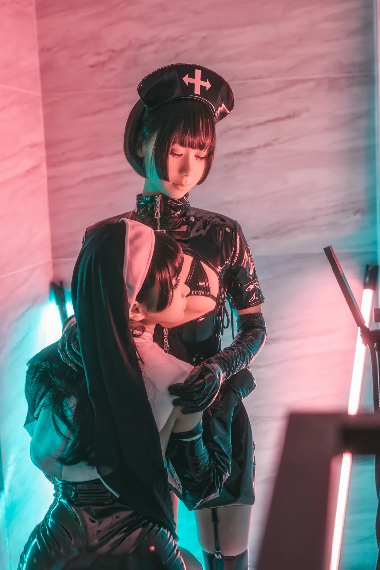 《修女×护士》｜蠢沫沫 · 50张写真