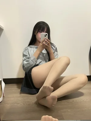 《NO.69 – 蓝裙 黑丝+肉丝OL》｜轩萧学姐 · 190张写真、4 个视频