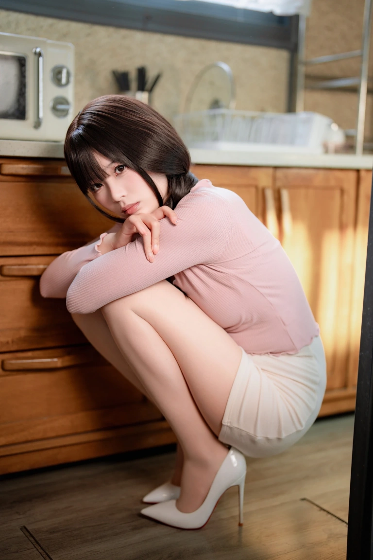 《NO.71 – 人妻2》｜轩萧学姐 · 132张写真、1 个视频