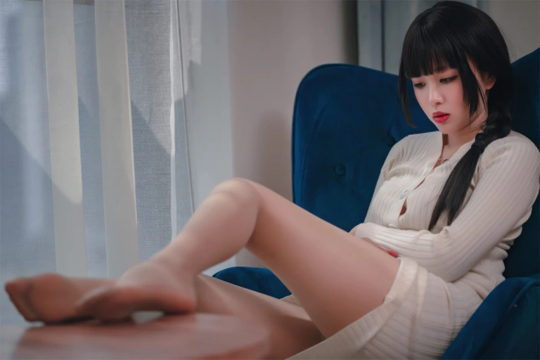 《NO.73 – 肉丝家妻》｜轩萧学姐 · 70张写真