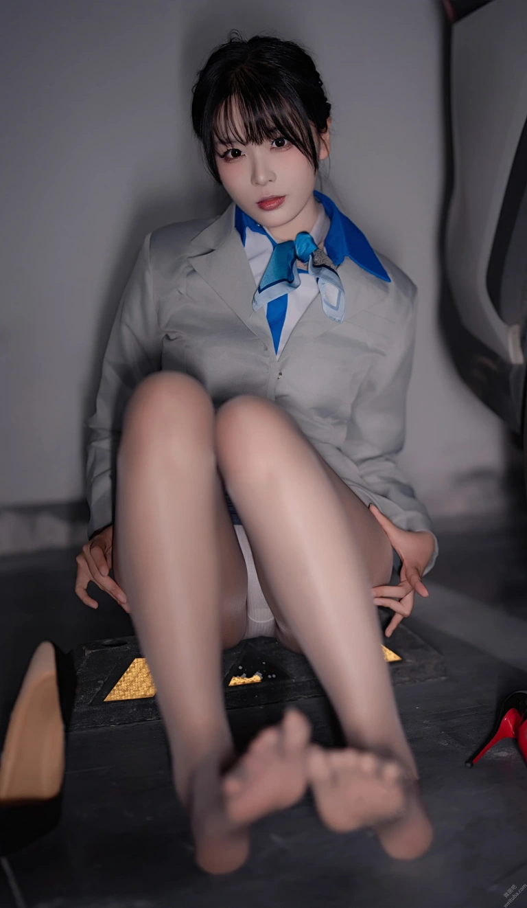 《NO.81 – 空姐车库》｜轩萧学姐 · 28张写真、1 个视频