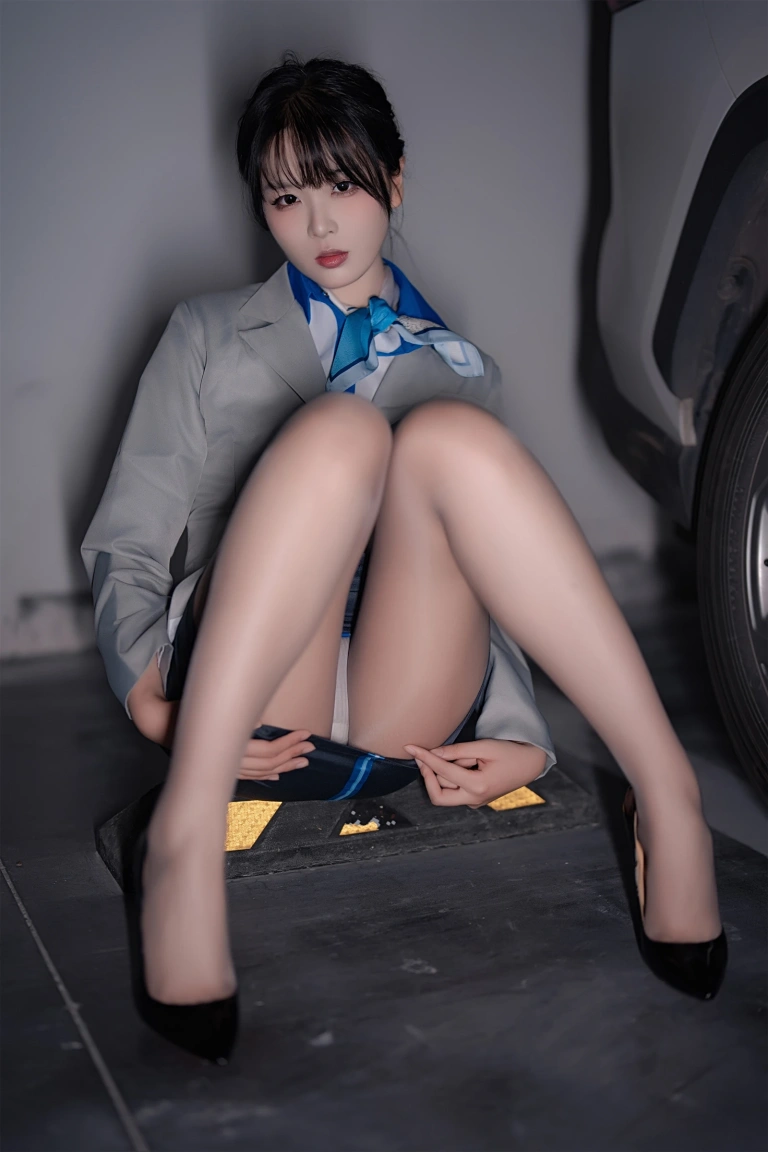 《NO.81 – 空姐车库》｜轩萧学姐 · 28张写真、1 个视频