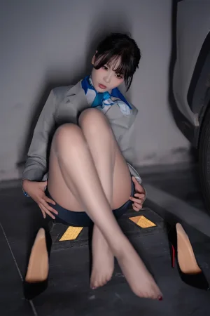《NO.81 – 空姐车库》｜轩萧学姐 · 28张写真、1 个视频