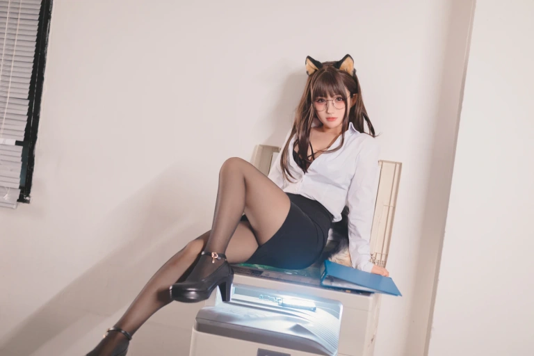《柴犬秘书》｜桜井宁宁 · 58张写真