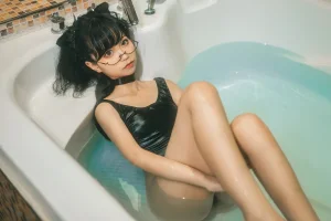 《死库水》｜蠢沫沫 · 42张写真