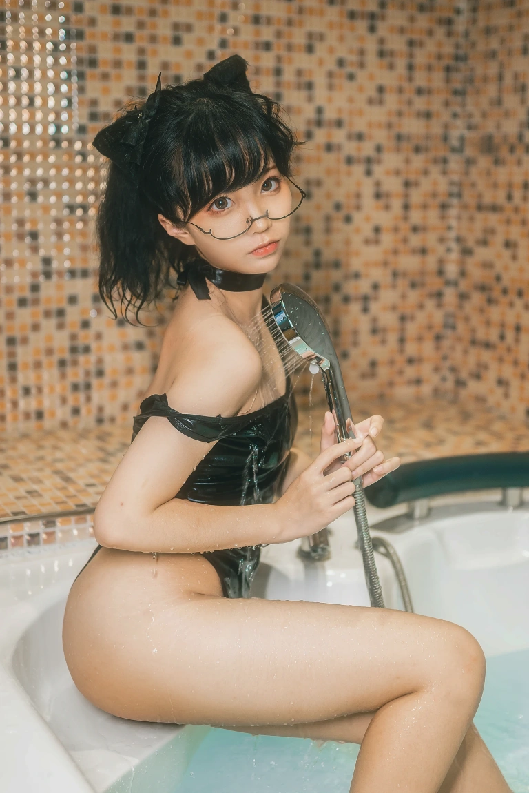 《死库水》｜蠢沫沫 · 42张写真
