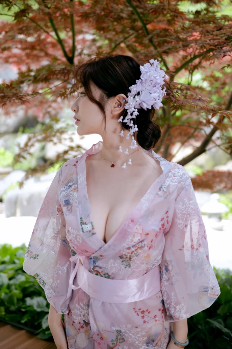 《和风庭院》｜雯仔不讲道理 · 68张写真、3 个视频