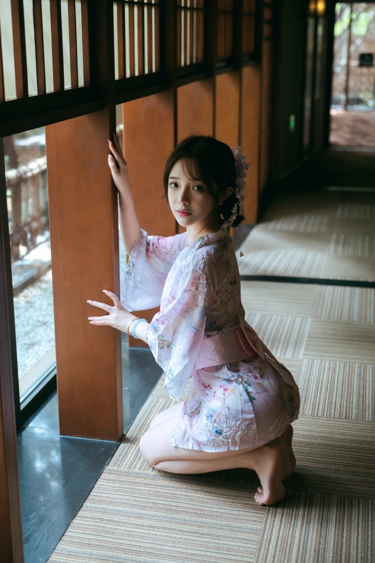 《和风庭院》｜雯仔不讲道理 · 68张写真、3 个视频