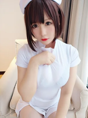 《护士自拍》｜Nyako喵子 · 18张写真
