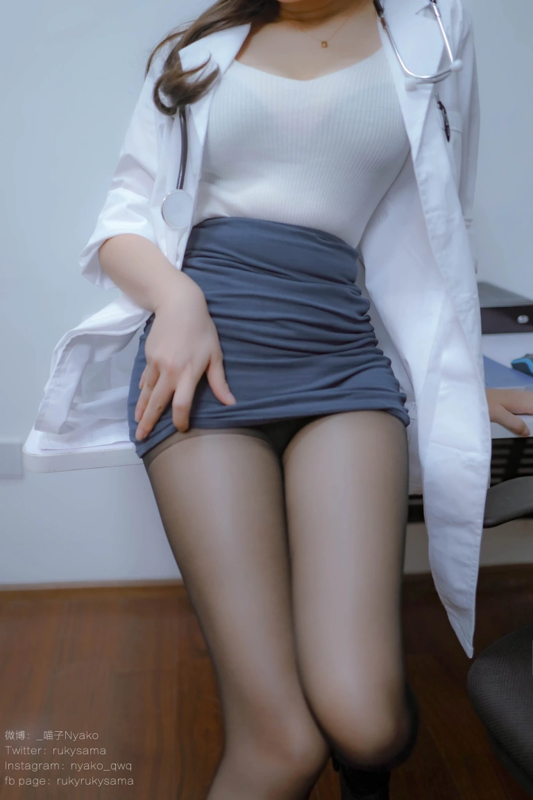 《秘密病棟》｜Nyako喵子 · 131张写真、2 个视频